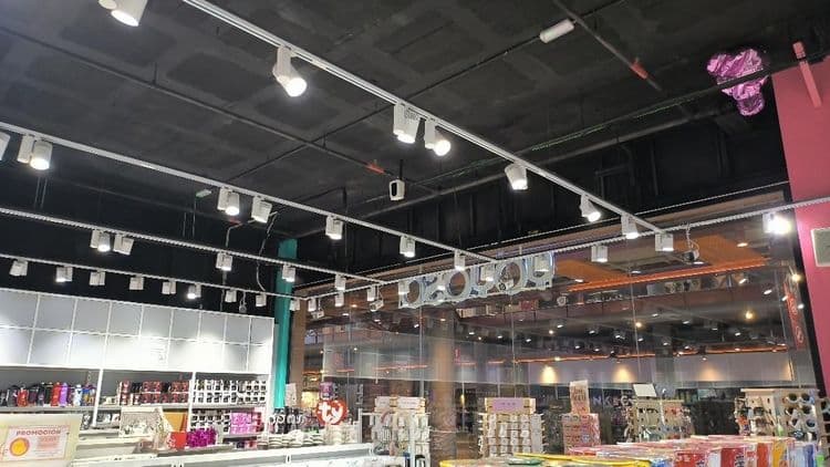 Protección contra incendios y baja tensión para local comercial de bazar y alimentación — foto 1 de 2